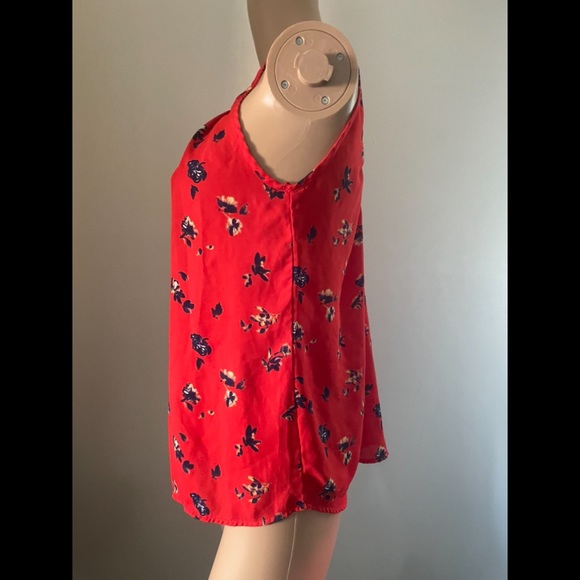 Red top with blue details - Picture 9 of 15